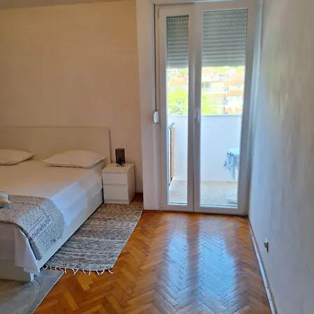 Apartman V I S