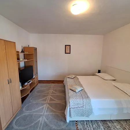 V I S Apartman *