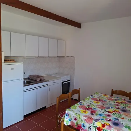 Apartment V I S
